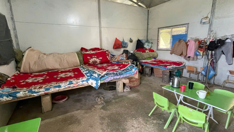 Nơi ăn nghỉ tạm được xem là phòng công vụ của các cô giáo mầm non tại điểm trường