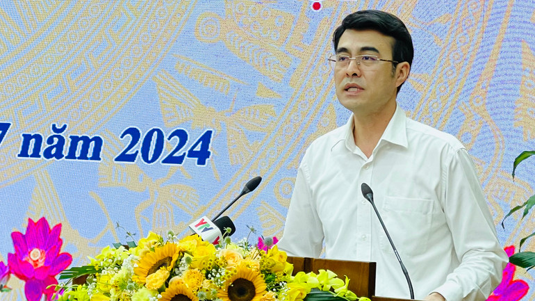 Đồng chí Nguyễn Đức Hải, Phó Tổng giám đốc Ngân hàng Chính sách xã hội Việt Nam phát biểu tại Hội nghị. (Ảnh: THANH SƠN)