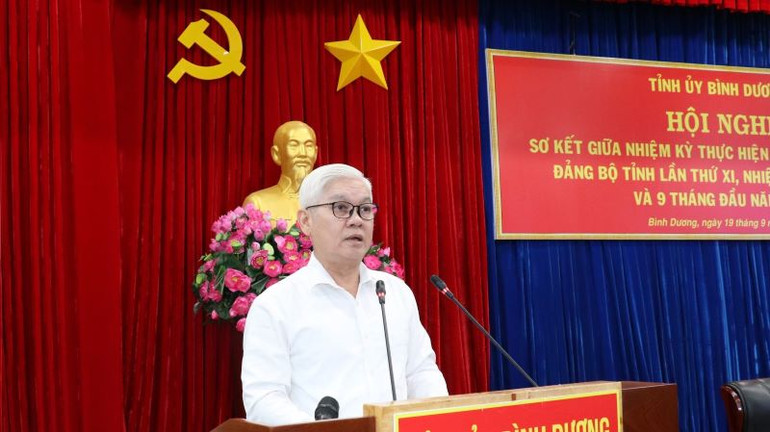 Bí thư Tỉnh ủy Bình Dương Nguyễn Văn Lợi phát biểu ý kiến tại hội nghị.