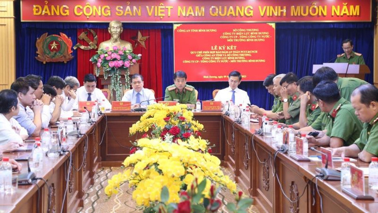 Toàn cảnh buổi lễ ký kết.