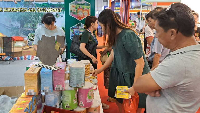 Một gian hàng trưng bày sản phẩm của doanh nghiệp tỉnh Đồng Nai tại hội chợ.