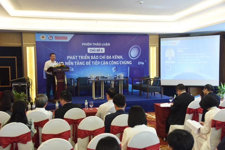 Nhà báo Nguyễn Hồng Sâm chia sẻ từ thực tiễn vận hành trang facebook Thông tin Chính phủ. Nhà báo Nguyễn Hồng Sâm chia sẻ từ thực tiễn vận hành trang facebook Thông tin Chính phủ.