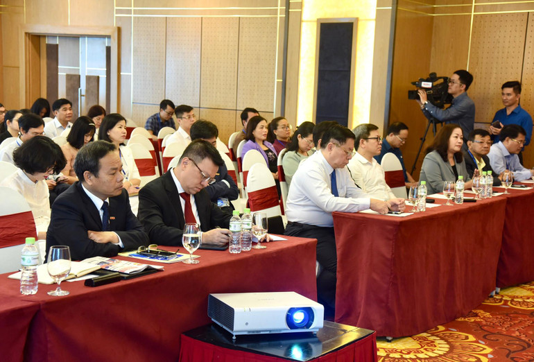 Các đại biểu dự Phiên thảo luận 6. (Ảnh: TRẦN HẢI) Các đại biểu dự Phiên thảo luận 6. (Ảnh: TRẦN HẢI)