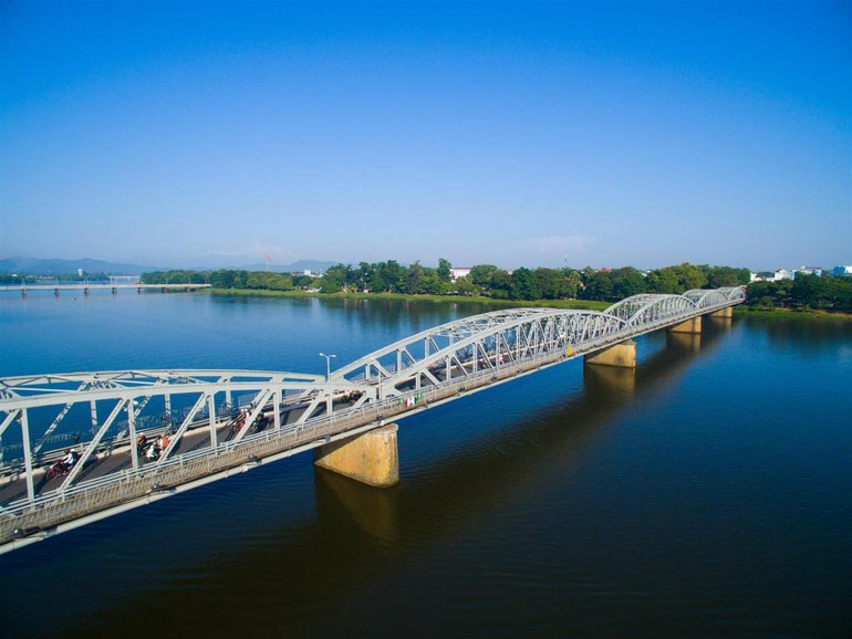 Cầu Trường Tiền, cây cầu biểu tượng của thành phố Huế. (Ảnh: Agoda)