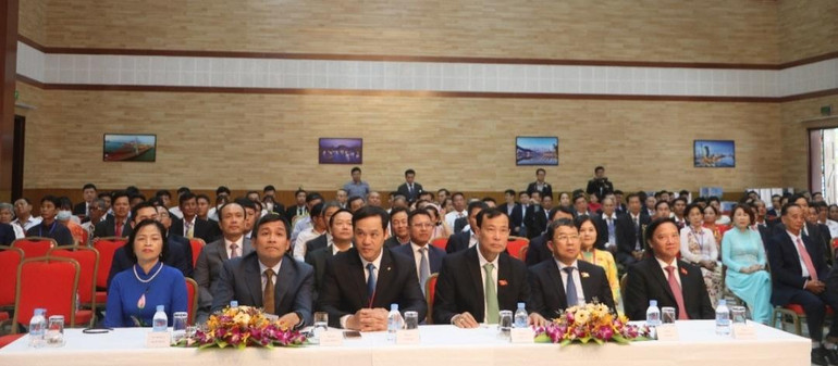 Các đại biểu lắng nghe phát biểu của Chủ tịch Quốc hội Vương Đình Huệ