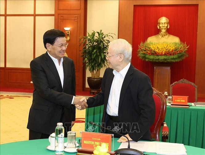 Tổng Bí thư Nguyễn Phú Trọng đón Tổng Bí thư, Chủ tịch nước Lào Thongloun Sisoulith. (Ảnh: TTXVN)