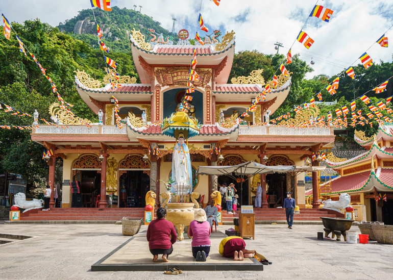 Chùa Bà linh thiêng trong ngày lễ. (Ảnh: Sun World Ba Den Mountain) Chùa Bà linh thiêng trong ngày lễ. (Ảnh: Sun World Ba Den Mountain)