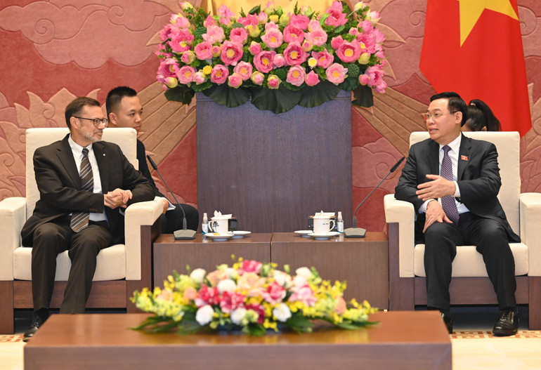 Chủ tịch Quốc hội Vương Đình Huệ phát biểu tại buổi tiếp Đại sứ đặc mệnh toàn quyền Australia tại Việt Nam Andrew Goledzinowski. (Ảnh: Duy Linh)