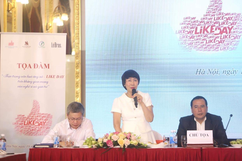 Giáo sư, Tiến sĩ Từ Thị Loan trao đổi tại Tọa đàm.