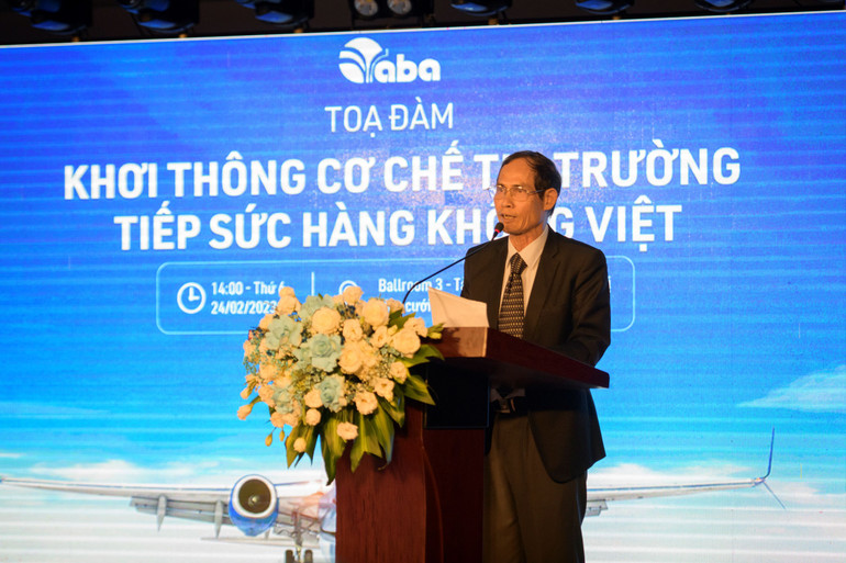 TS Bùi Doãn Nề, Phó Chủ tịch Hiệp hội doanh nghiệp hàng không Việt Nam phát biểu tại tọa đàm.