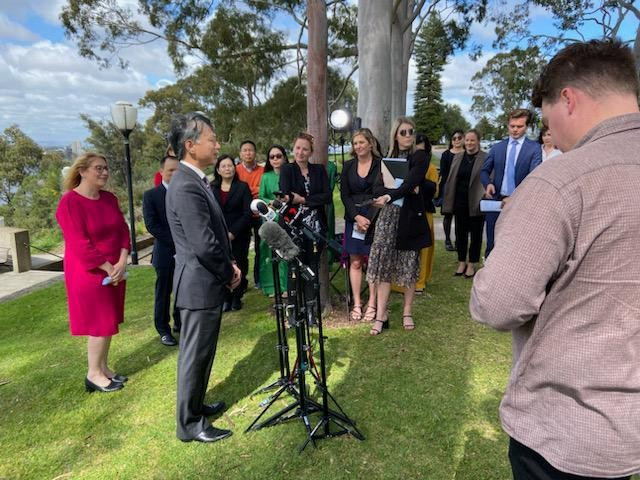 Đại sứ Nguyễn Tất Thành chia sẻ rằng việc mở đường bay này đã là mong ước của ông từ những ngày đầu nhiệm kỳ. Đại sứ Nguyễn Tất Thành chia sẻ rằng việc mở đường bay này đã là mong ước của ông từ những ngày đầu nhiệm kỳ.