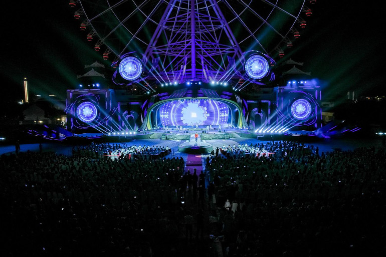 Đại nhạc hội Take me to the Sun được tổ chức tại Công viên châu Á, Đà Nẵng