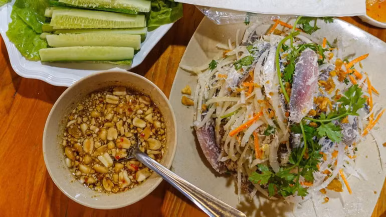 Món gỏi cá trích đặc sản không thể bỏ qua khi tới Phú Quốc. (Ảnh: Alamy Stock Photo/The Week) Món gỏi cá trích đặc sản không thể bỏ qua khi tới Phú Quốc. (Ảnh: Alamy Stock Photo/The Week)