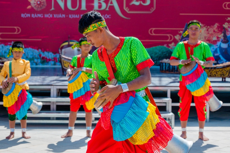 Múa trống Chhay-dăm.