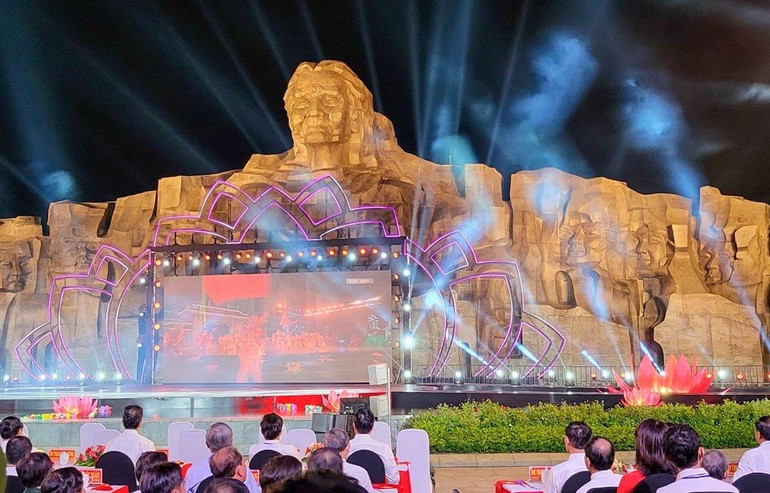 Không gian thiêng liêng tại điểm cầu Quảng Nam, vùng đất đã thấm máu xương và biết bao hy sinh của những con người yêu nước trong hai cuộc kháng chiến. (Ảnh: DUY LINH)