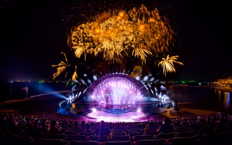 Pháo hoa tại show diễn Kiss The Stars, thị trấn Hoàng Hôn. Pháo hoa tại show diễn Kiss The Stars, thị trấn Hoàng Hôn.