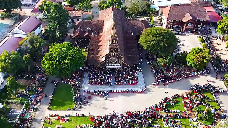 Nhà thờ chánh tòa Kon Tum uy nghi với bề dày lịch sử hơn 100 năm.