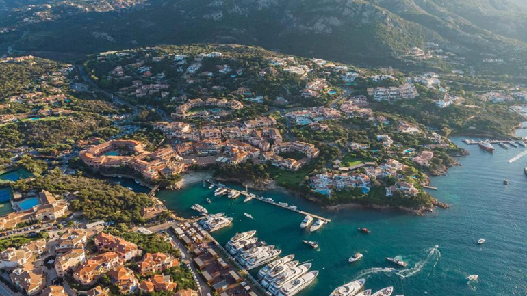 Thị trấn biển sang trọng ở phía bắc Sardinia, Italia. (Ảnh: Booking.com)