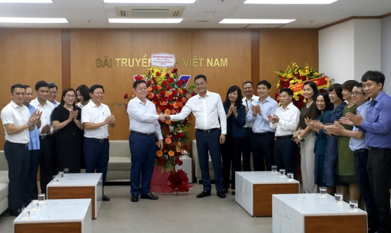 Trưởng Ban Tuyên giáo Trung ương Nguyễn Trọng Nghĩa làm việc tại Đài Truyền hình Việt Nam.