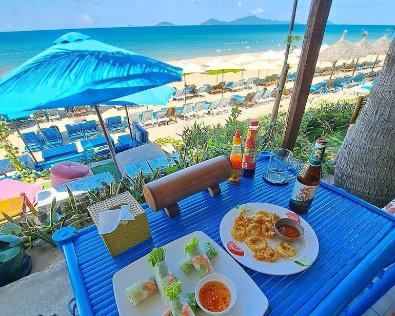 Nate Willy, một du khách đến từ Australia đã dành lời khen đặc biệt cho ẩm thực biển ở bãi biển An Bàng. Ảnh: Nate Willy/Tripadvisor