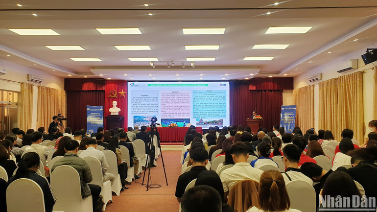 Toàn cảnh diễn đàn. (Ảnh: T.LINH) Toàn cảnh diễn đàn. (Ảnh: T.LINH)