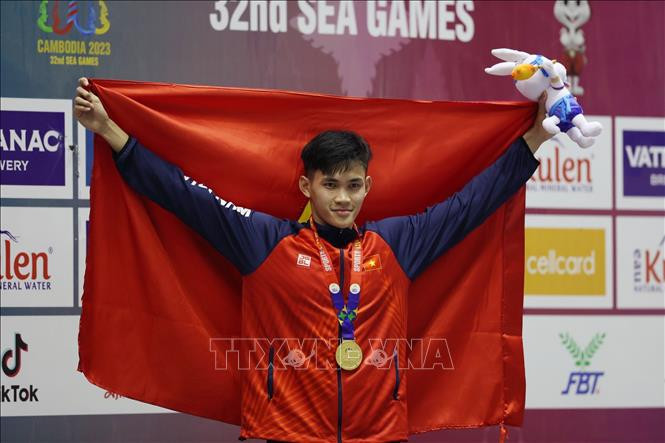 Phạm Thanh Bảo giành Huy chương Vàng, phá kỷ lục SEA Games nội dung 100m ếch nam với thành tích 1 phút 00 giây 97. (Ảnh: TTXVN)