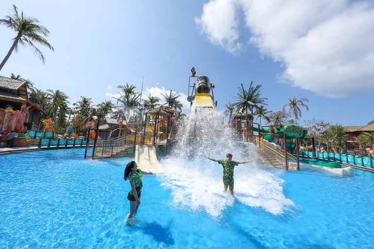 Công viên nước hàng đầu châu Á 2023 Aquatopia Water Park. (Ảnh: Sun Group)