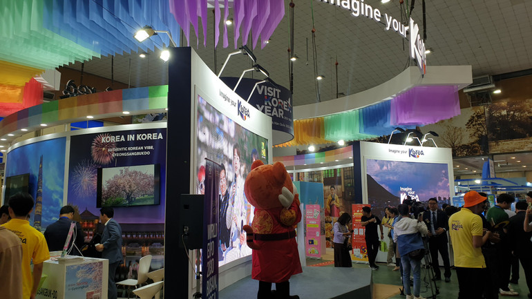 Năm nay, gian hàng du lịch Hàn Quốc còn có sự tham gia của một số địa phương tại nước này như Busan, Jeju,... (Ảnh: T.LINH)