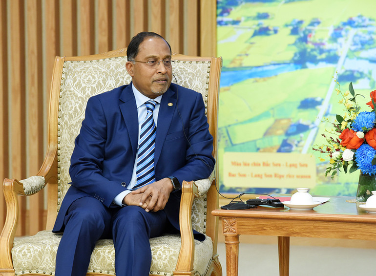 Bộ trưởng Ngoại giao Malaysia nhất trí với đánh giá của Thủ tướng Chính phủ về tiềm năng hợp tác giữa hai nước cũng như phương hướng phát triển nhằm đưa quan hệ hai nước lên tầm cao mới trong gian tới; cam kết tại cuộc họp Ủy ban hỗn hợp Việt Nam-Malaysia vào ngày mai (20/7/2023) sẽ cùng Bộ Ngoại giao Việt Nam phối hợp với các cơ quan hữu quan hai nước rà soát và tham mưu phương hướng triển khai tốt các thỏa thuận cấp cao giữa hai nước; nhấn mạnh chuyến thăm chính thức Việt Nam của Thủ tướng Malaysia Anwar Ibrahim sẽ góp phần đưa quan hệ Đối tác Chiến lược hai nước đi vào chiều sâu và thực chất.