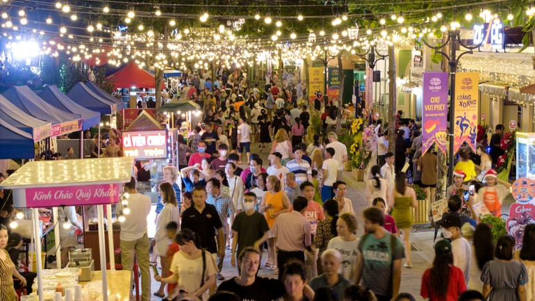 Khách du lịch tại Phú Quốc dịp cuối năm. (Ảnh: CTV)