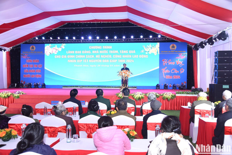 Thủ tướng Phạm Minh Chính bày tỏ mong muốn người lao động phát huy ý chí tự lực, tự cường, cố gắng học tập, nâng cao kỹ năng nghề, ý thức lao động, cùng nhau xây dựng quê hương đất nước giàu đẹp,