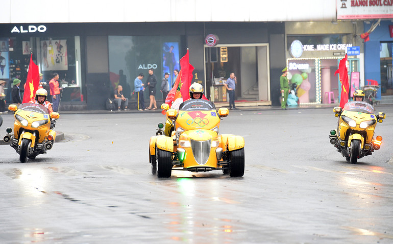 Ngày mai 3/4 các vận động viên tiếp tục thi đấu ở chặng Hà Nội-Thanh Hóa với tổng chiều dài 114km dưới sự hỗ trợ của các hội viên Câu lạc bộ mô-tô.