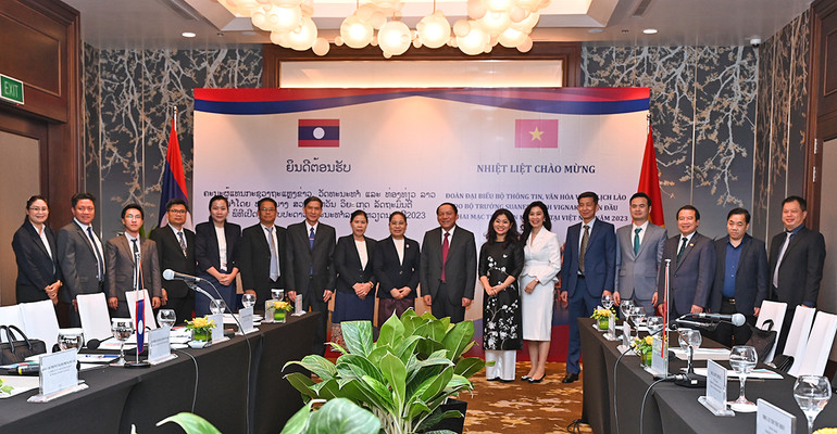 Lãnh đạo hai Bộ và các đại biểu chụp ảnh lưu niệm (Ảnh: Cục Du lich quốc gia)