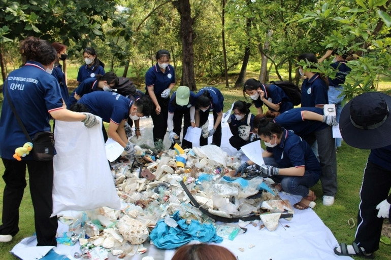Hơn 500 tình nguyện viên tham dự sự kiện GREEN DAY in BINH DINH nhằm hưởng ứng Ngày Môi trường Thế giới (ngày 05/06) và Ngày Đại dương Thế giới (ngày 8/6).