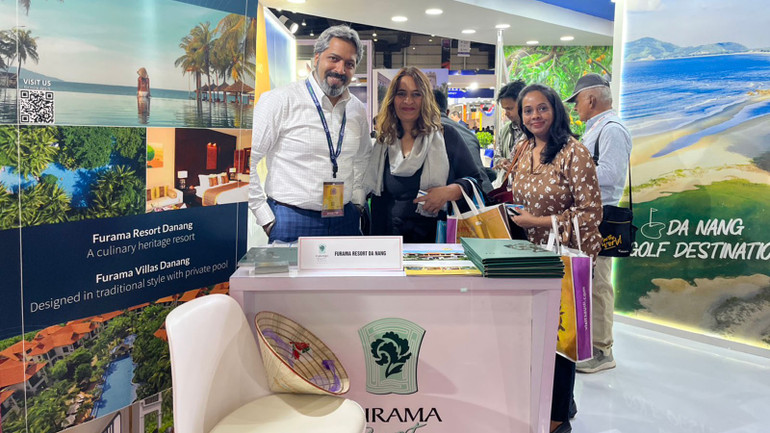 Du khách tham quan gian hàng Danang FantastiCity. (Ảnh: Sở Du lịch Đà Nẵng)