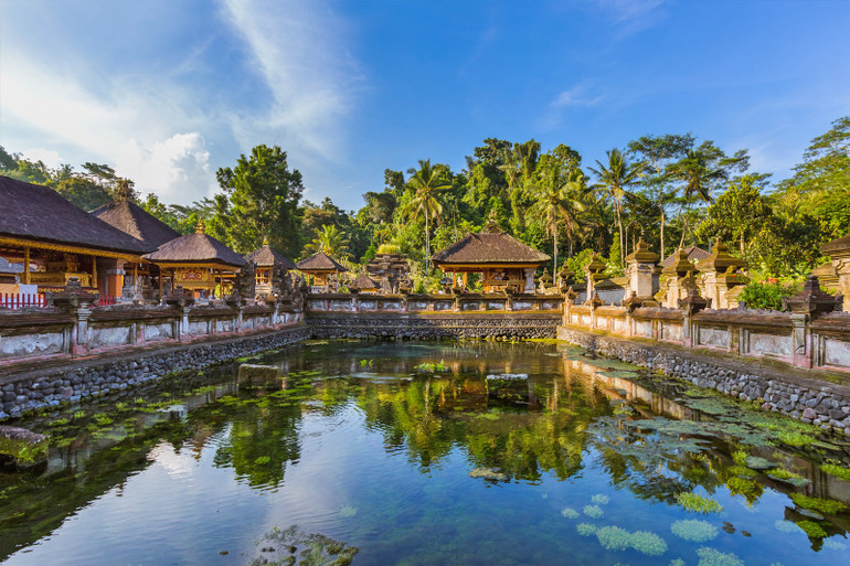 Đền nước Tirta Empul, một điểm tham quan không thể bỏ qua khi đến thăm Bali.