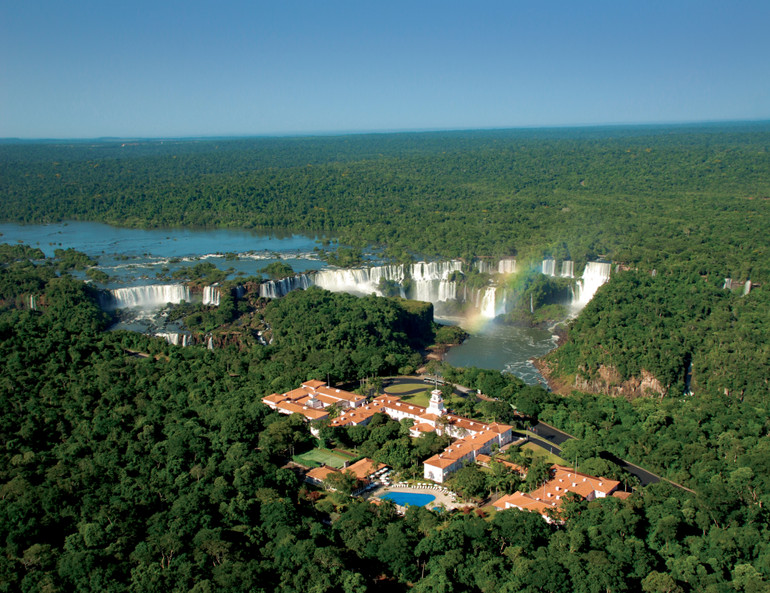 Hotel das Catarats, khách sạn với vị trí hoàn hảo nhìn thẳng ra thác nước Iguazú ở Foz do Iguacu.(Ảnh: Booking.com)
