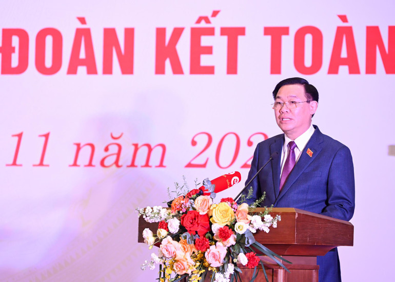 Chủ tịch Quốc hội Vương Đình Huệ phát biểu tại buổi gặp mặt. Chủ tịch Quốc hội Vương Đình Huệ phát biểu tại buổi gặp mặt.