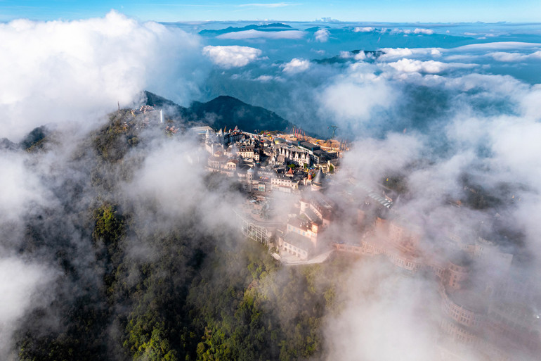 Sun World Ba Na Hills giúp du khách đến Đà Nẵng tăng mạnh.