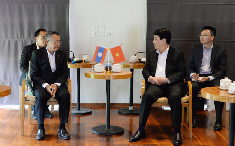 Đại tướng Lương Cường đã tiếp đồng chí Vongsanvane Thepphachanh, Phó Bí thư Tỉnh ủy, Chủ tịch Hội đồng nhân dân tỉnh Luang Prabang. (Ảnh: Trịnh Dũng) Đại tướng Lương Cường đã tiếp đồng chí Vongsanvane Thepphachanh, Phó Bí thư Tỉnh ủy, Chủ tịch Hội đồng nhân dân tỉnh Luang Prabang. (Ảnh: Trịnh Dũng)