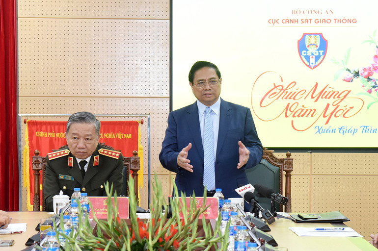 Thủ tướng Phạm Minh Chính giao nhiệm vụ cho Lực lượng Cảnh sát giao thông.