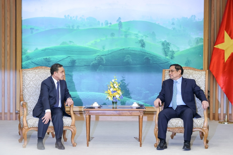 Thủ tướng Phạm Minh Chính tiếp Đại sứ CHDCND Lào tại Việt Nam Sengphet Houngboungnuang. (Ảnh: TRẦN HẢI)