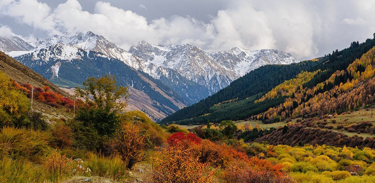 Thị trấn Karagol vào mùa thu được bao phủ bởi màu sắc ngoạn mục. (Ảnh: Travelland) Thị trấn Karagol vào mùa thu được bao phủ bởi màu sắc ngoạn mục. (Ảnh: Travelland)