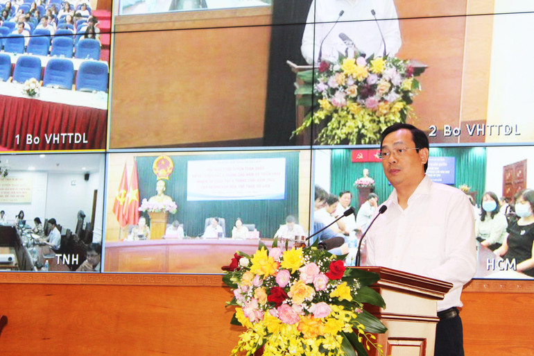 Tổng cục trưởng Tổng cục Du lịch Nguyễn Trùng Khánh phát biểu tham luận tại Hội nghị (Ảnh: TCDL)