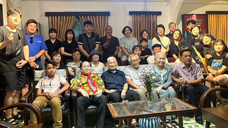 Du khách Hàn Quốc tham quan tại Bảo tàng Biệt động Sài Gòn - Gia Định. (Ảnh: Fb Bảo tàng Biệt động Sài Gòn-Gia Định)