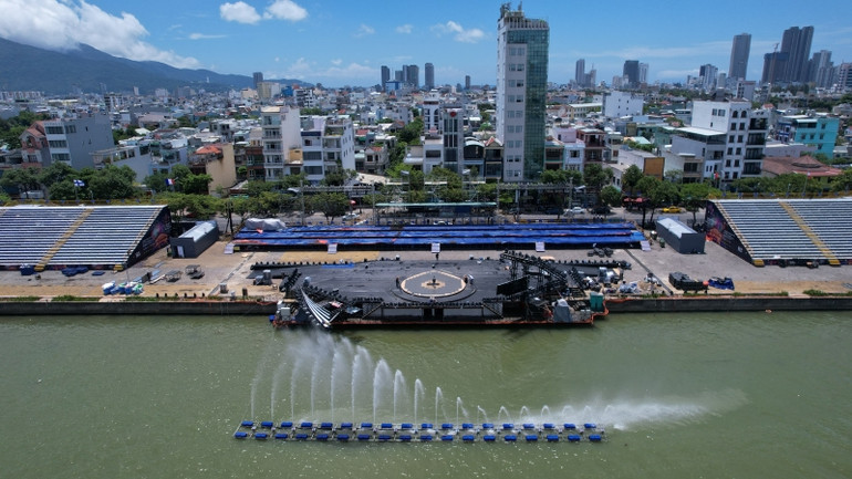 Sân khấu DIFF năm nay sẽ có khung giàn đèn nâng, hiệu ứng led laser hiện đại và tích hợp nhạc nước.