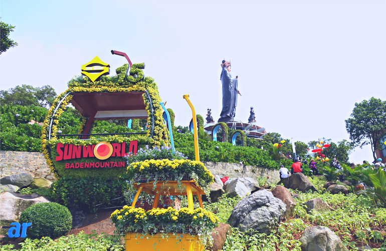 Không gian hoa rực rỡ tại Sun World Ba Den Mountain