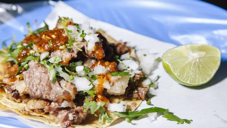Tacos là món ăn không thể không nhắc tới khi nói tới ẩm thực Mexico (Ảnh: CNN)
