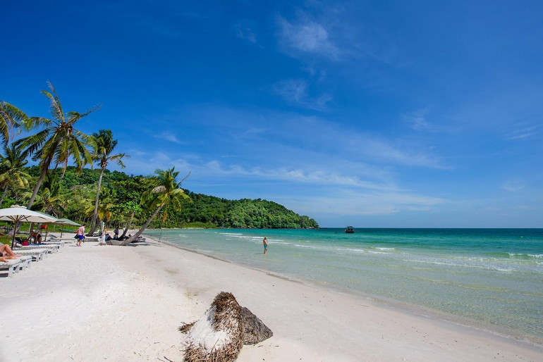 Các loại hình dịch vụ du lịch tại Bãi Sao còn nhỏ lẻ, tự phát. Ảnh Shutterstock