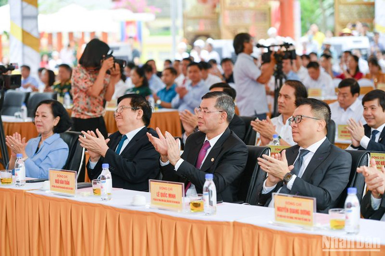 Các đồng chí lãnh đạo tại buổi Lễ. (Ảnh: THÀNH ĐẠT)